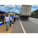 Entrega de kit higiene e marmitex na PRF Sete Lagoas