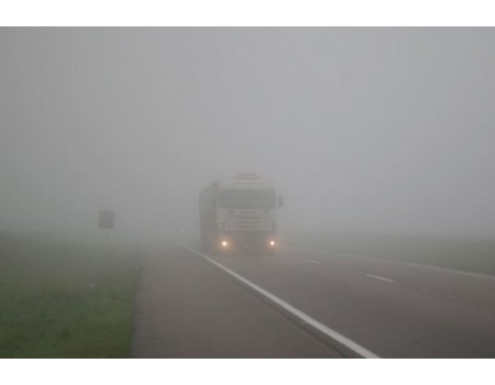 Dias frios favorecem formação de neblina e requerem mais atenção no volante 