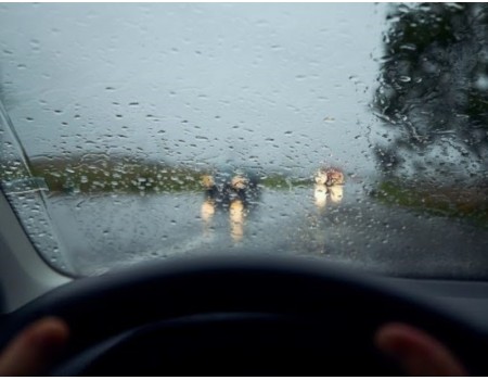 Componentes do veículo essenciais em dias de chuva para direção segura