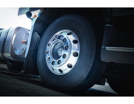 Caminhoneiros poderão ter isenção de IPI na compra de pneus