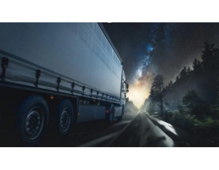 Motorista de caminhão: como se sentir mais seguro nas estradas à noite